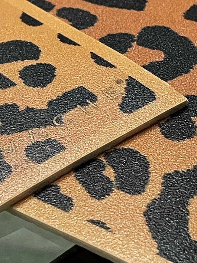 individual-de-vinilo-en-dibujo-de-leopardo